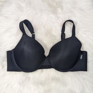 Vince Camuto black bra // Size 40D